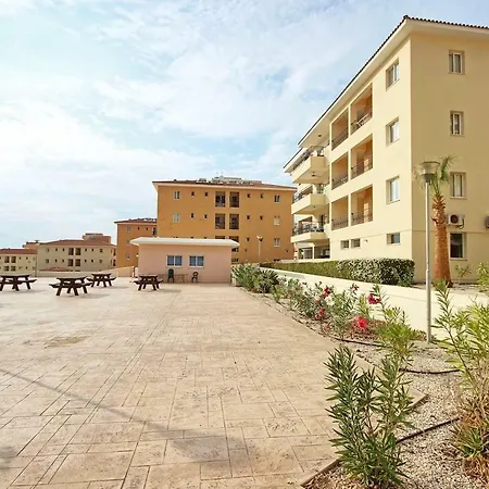 Daire Sandy Beach With Swimming Pool And *