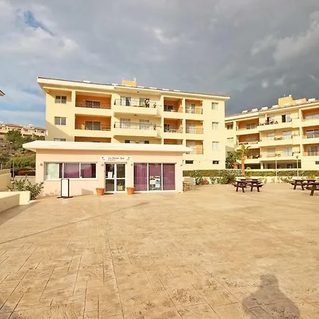 Daire Sandy Beach With Swimming Pool And Klorakas